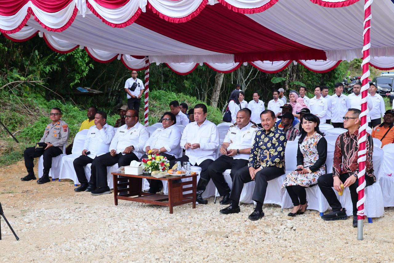 Realisasi Percepatan Sertipikasi Tanah Ulayat di Papua, Menteri Nusron Saksikan Pemasangan Patok Skouw Yambe